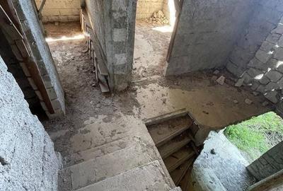Casă cu 4 camere cu Teren 250 Mp în Central
