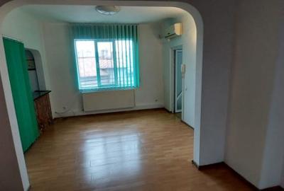 Apartament cu 3 camere semidecomandat în Tineretului - 2