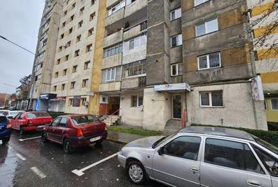 Spațiu comercial, de 50 mp, în Central - 8