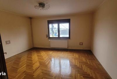 Casă cu 10 camere cu Teren 2000 Mp în Central - 3