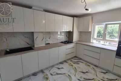 Apartament cu 4 camere decomandat, mobilat în Central