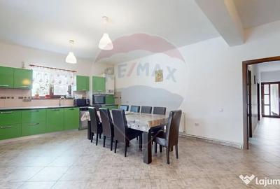 Casă cu 7 camere cu Teren 883 Mp în Bran - 6