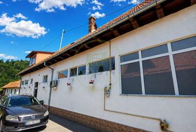 Casă cu 6 camere cu Teren 1100 Mp în Central