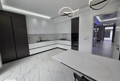 Casă cu 7 camere cu Teren 1032 Mp în Central