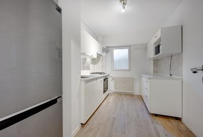Apartament cu 4 camere semidecomandat în Tei