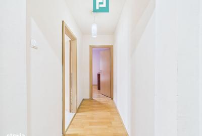 Apartament cu 3 camere semidecomandat în Spitalul Județean
