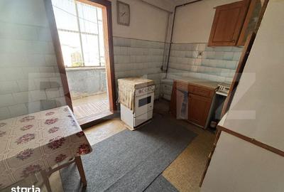 Apartament cu 3 camere decomandat în Micro 12