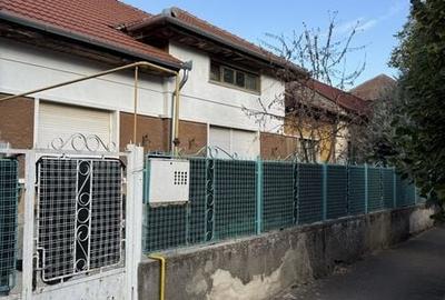 Casă cu 2 camere cu Teren 150 Mp în Central