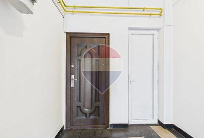 Apartament cu 3 camere decomandat în Romană