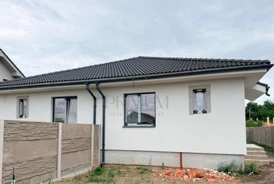 Duplex cu 3 camere cu Canalizare în Albina - 1
