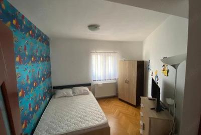 Apartament cu 4 camere decomandat în Central