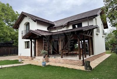 Casă cu 4 camere cu Teren 880 Mp în Boldești
