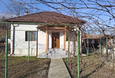 Casă cu 3 camere cu Teren 800 Mp în Valea
