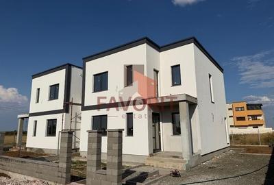 Duplex cu 4 camere cu Canalizare în Giroc