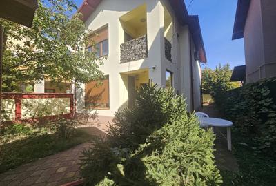 Casă individuală cu 4 camere cu Canalizare în Sud