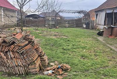 Casă cu 2 camere cu Teren 4000 Mp în Tăut