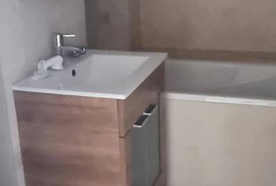 Apartament cu 4 camere decomandat în Victoriei