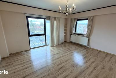 Apartament cu 3 camere decomandat în Calea Dumbrăvii