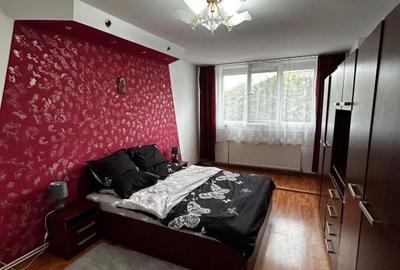 Apartament cu 4 camere decomandat în Republicii