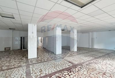 Spațiu comercial, de 135 mp, în Mazepa 2 - 3