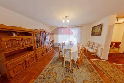 Casă cu 8 camere cu Teren 4904 Mp în Central