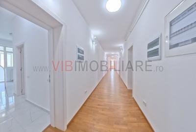 Apartament cu 5 camere decomandat în Viilor