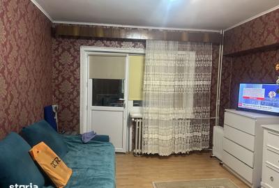 Apartament cu 3 camere decomandat în Calea București