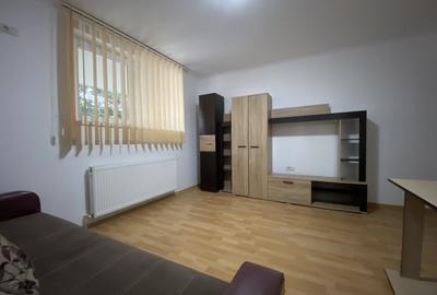 Apartament cu 2 camere decomandat, mobilat în Central
