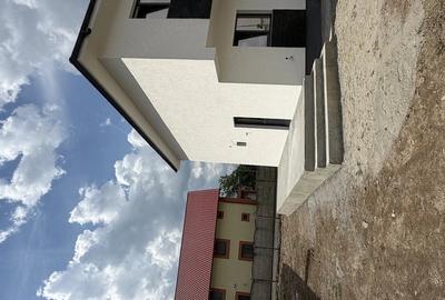 Casă cu 5 camere cu Teren 450 Mp în Bradu