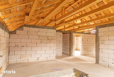 Casă cu 5 camere cu Teren 1440 Mp în Poduri