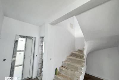 Casă cu 4 camere cu Teren 180 Mp în Central - 2