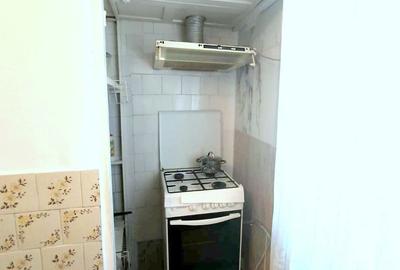 Apartament cu 3 camere decomandat în Tineretului