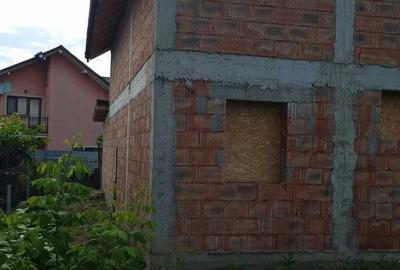Casă cu 4 camere în Central - 2