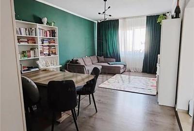 Apartament cu 3 camere semidecomandat în Ghiroda