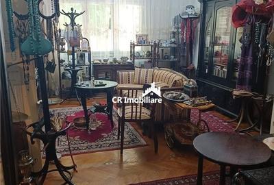 Apartament cu 4 camere semidecomandat în Centrul Civic