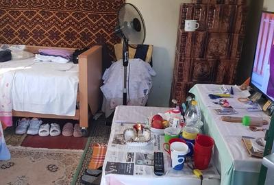 Casă cu 2 camere cu Teren 1734 Mp în Central