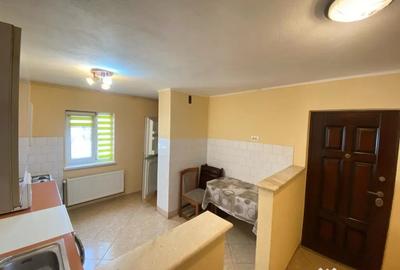 Apartament cu 2 camere semidecomandat în Miorița