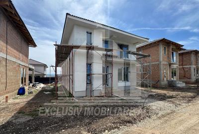 Casă individuală cu 4 camere cu Canalizare în Cetate - 1