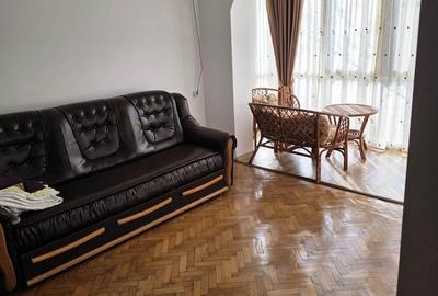 Apartament semidecomandat, mobilat în Pajura