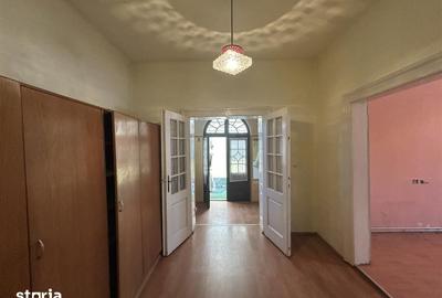 Casă cu 4 camere cu Teren 596 Mp în Central
