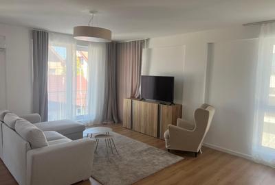 Apartament cu 2 camere semidecomandat, mobilat în Central