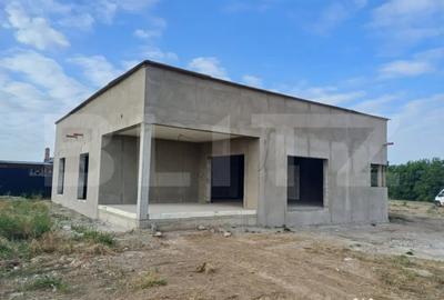 Casă cu 4 camere cu Teren 1000 Mp în Mitocu Dragomirnei