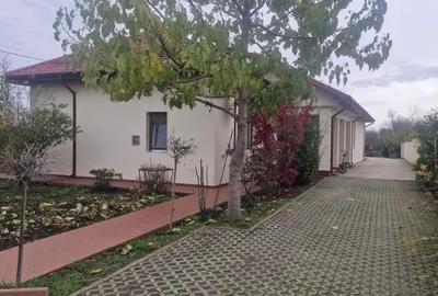 Casă cu 7 camere cu Teren 7250 Mp în Central - 4