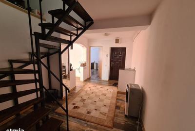 Apartament cu 4 camere decomandat în Sărari