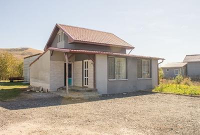 Casă cu 4 camere în Căianu