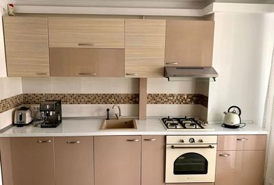 Apartament cu 3 camere decomandat în Faleza Nord