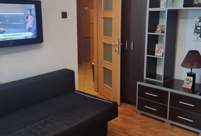 Apartament cu 2 camere semidecomandat în Petrișor