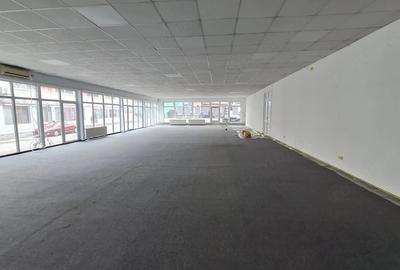 Spațiu comercial, de 300 mp, în Central
