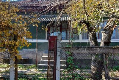 Casă cu 3 camere în Brănești