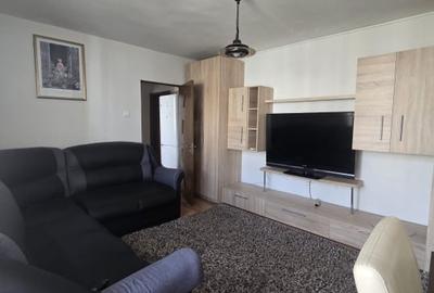 Apartament cu 3 camere semidecomandat, mobilat în Central